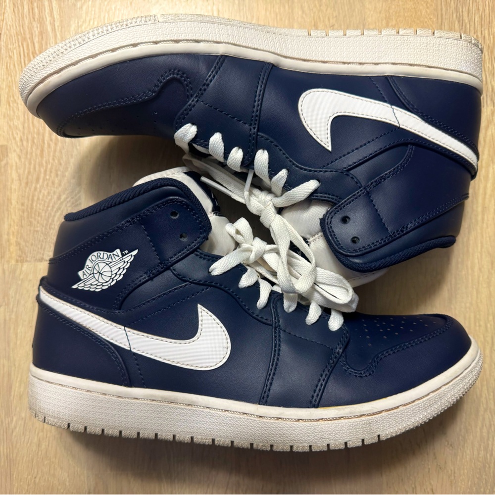 Jordan 1 Retro Mid Obsidian White Men's - 554724-402 size 8.5- No Box